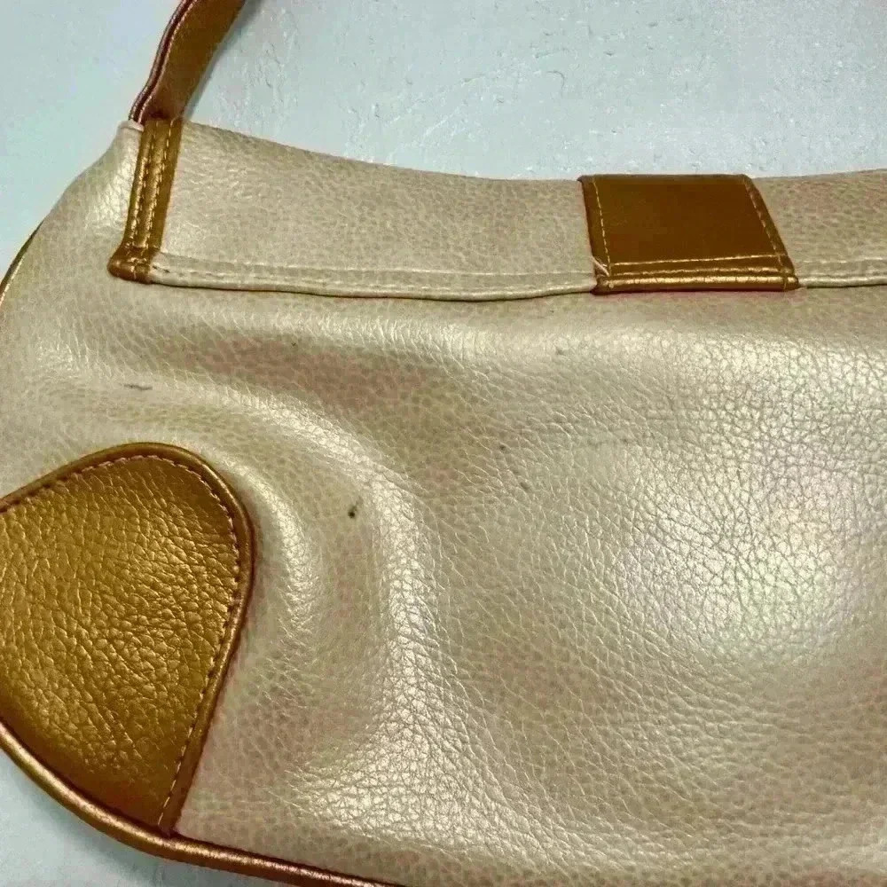 Elizabeth Arden Shoulder Bag Beige Gold Faux Leather Flap Purse Tassel Handbag - Picture 6 of 8